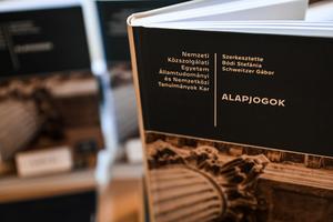 1_alkotmanyjogi_es_osszhasonlito_kozjogi_tanszek_konyvbemtuato_2021-2