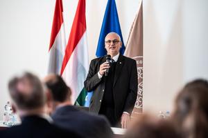 1_kormanyzaselmelet_kormanyzastudas_tarsadalmi_jollet_2025-2