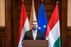 2_10_eves_a_kozbeszerzesi_torveny_2025-2