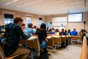 4_a_jelenlegi_penzugyi_rendszer_hibai_es_a_nemzeti_penz_reformlehetosegei_2025-2