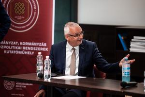 4_kormanyzas_kormanyzastudas_2025-2