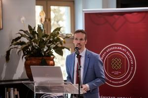 5_kormanyzas_kormanyzastudas_2025-2