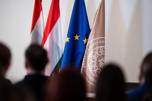 8_kormanyzaselmelet_kormanyzastudas_tarsadalmi_jollet_2025-2
