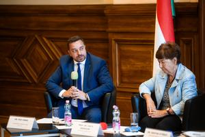 14_kormanyzas_es_kozigazgatas_2026-2