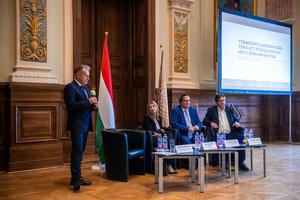 16_kormanyzas_es_kozigazgatas_2026-2
