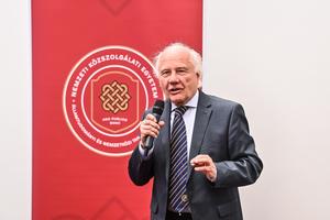 7_vekas_lajos_fejezetek_a_magyar_maganjogtudomany_tortenetebol_konyvbemutato_2022-2